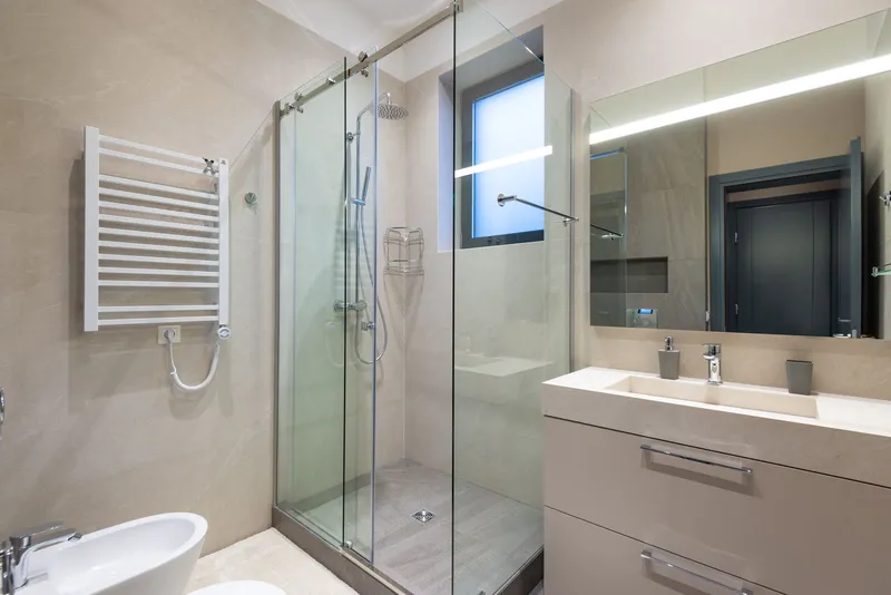 Baño reformado moderno